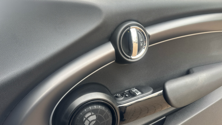 MINI Hatchback 1.5 Cooper Exclusive 3dr Auto Petrol Hatchback